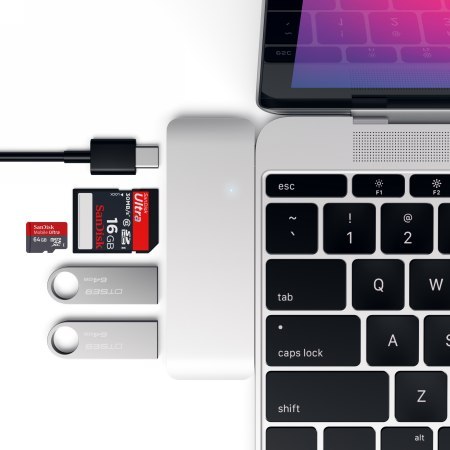 Satechi Type-C USB Passthrough Hub - aluminiowy Hub do urządzeń mobilnych USB-C (USB-C 60W, 2x USB-A, czytnik kart micro/SD) (si