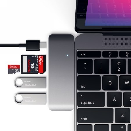 Satechi Type-C USB Passthrough Hub - aluminiowy Hub do urządzeń mobilnych USB-C (USB-C 60W, 2x USB-A, czytnik kart micro/SD) (sp