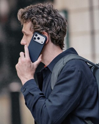Troubadour Leather Case - etui skórzane do iPhone 18 Pro / 17 Pro kompatybilne z MagSafe (basalt)