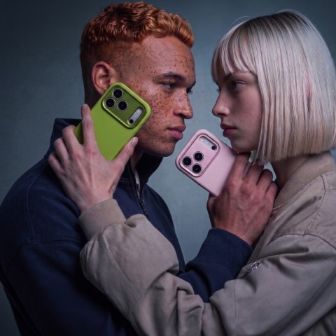 Decoded AntiMicrobial Silicone Backcover - etui do iPhone 18 Pro / 17 Pro kompatybilne z MagSafe (moss green)